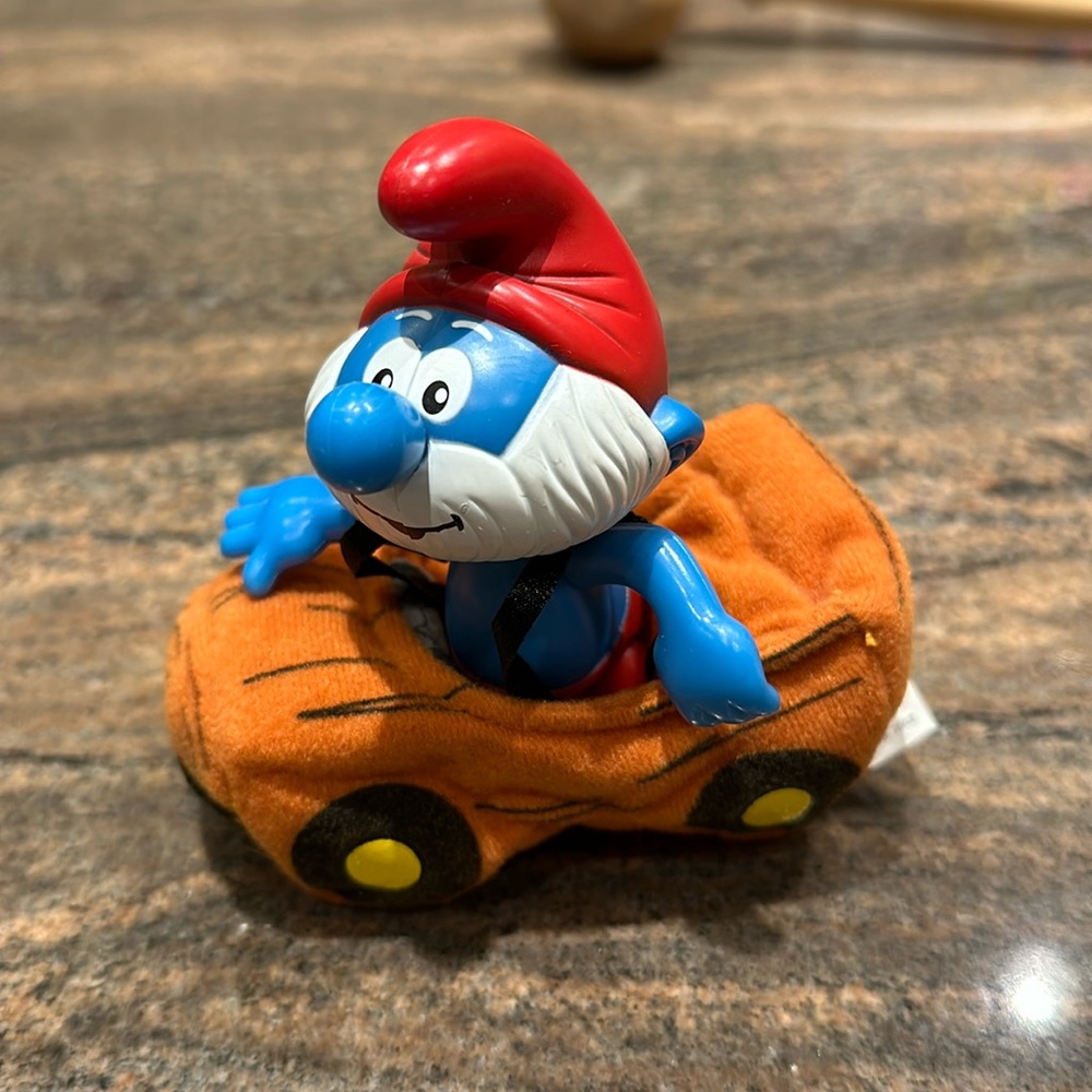 Movable Papa smurf with car - McDonalds Happy Meal - 2002